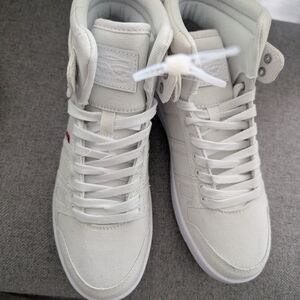 NEW Levi's White High-Top Unisex Sneakers